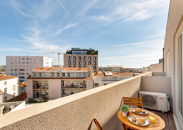 Stylish Poveiros Flat W Balcony By Lovelystay