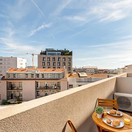 Stylish Poveiros Flat W Balcony By Lovelystay