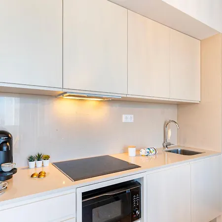 Stylish Poveiros Flat W Balcony By Lovelystay Appartement