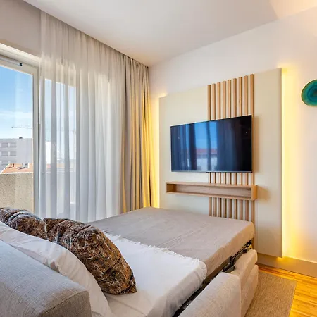 Stylish Poveiros Flat W Balcony By Lovelystay