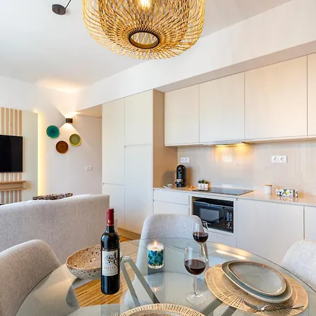 Stylish Poveiros Flat W Balcony By Lovelystay