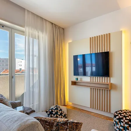Stylish Poveiros Flat W Balcony By Lovelystay Appartamento