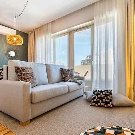 Stylish Poveiros Flat W Balcony By Lovelystay Appartement