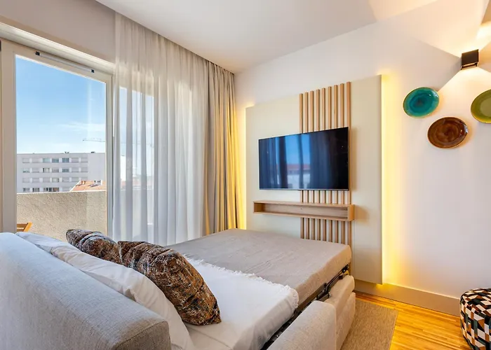 Stylish Poveiros Flat W Balcony By Lovelystay