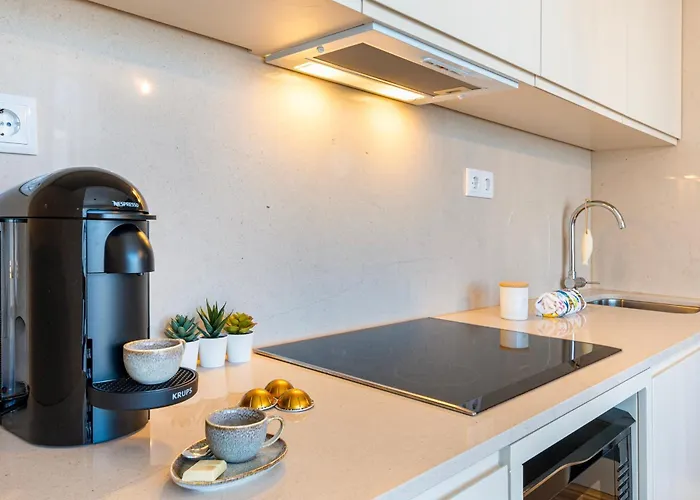 Stylish Poveiros Flat W Balcony By Lovelystay * Порту