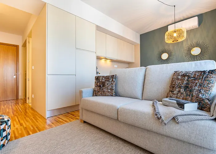 Daire Stylish Poveiros Flat W Balcony By Lovelystay *