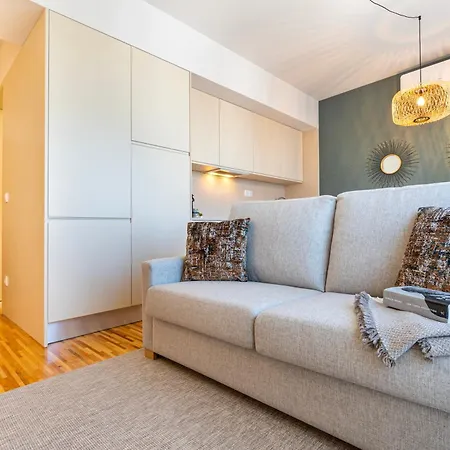 Apartman Stylish Poveiros Flat W Balcony By Lovelystay *