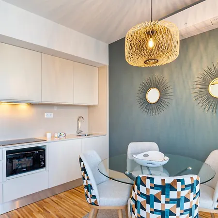 Stylish Poveiros Flat W Balcony By Lovelystay דירה *